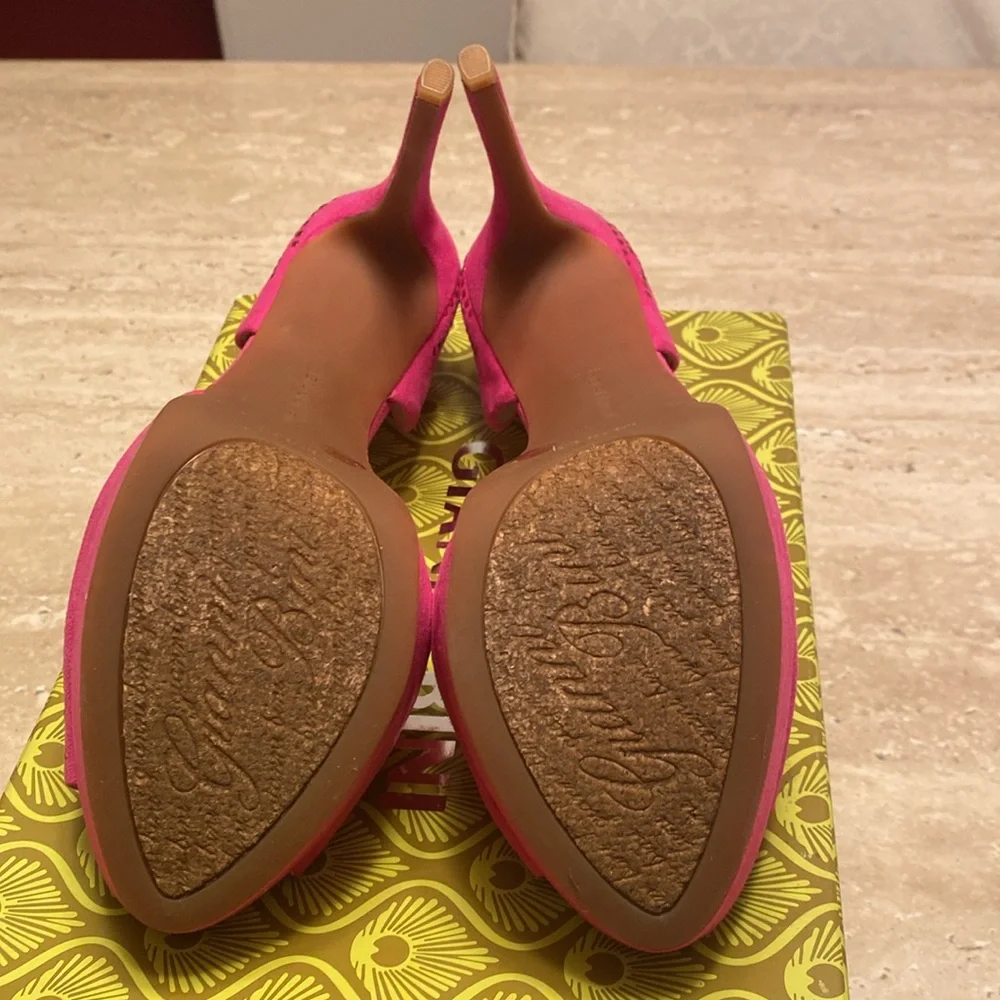 NWB Fucsia Flame Color Gianni Bini 4 1/2” heel, see photos below, never worn. - Picture 3 of 9